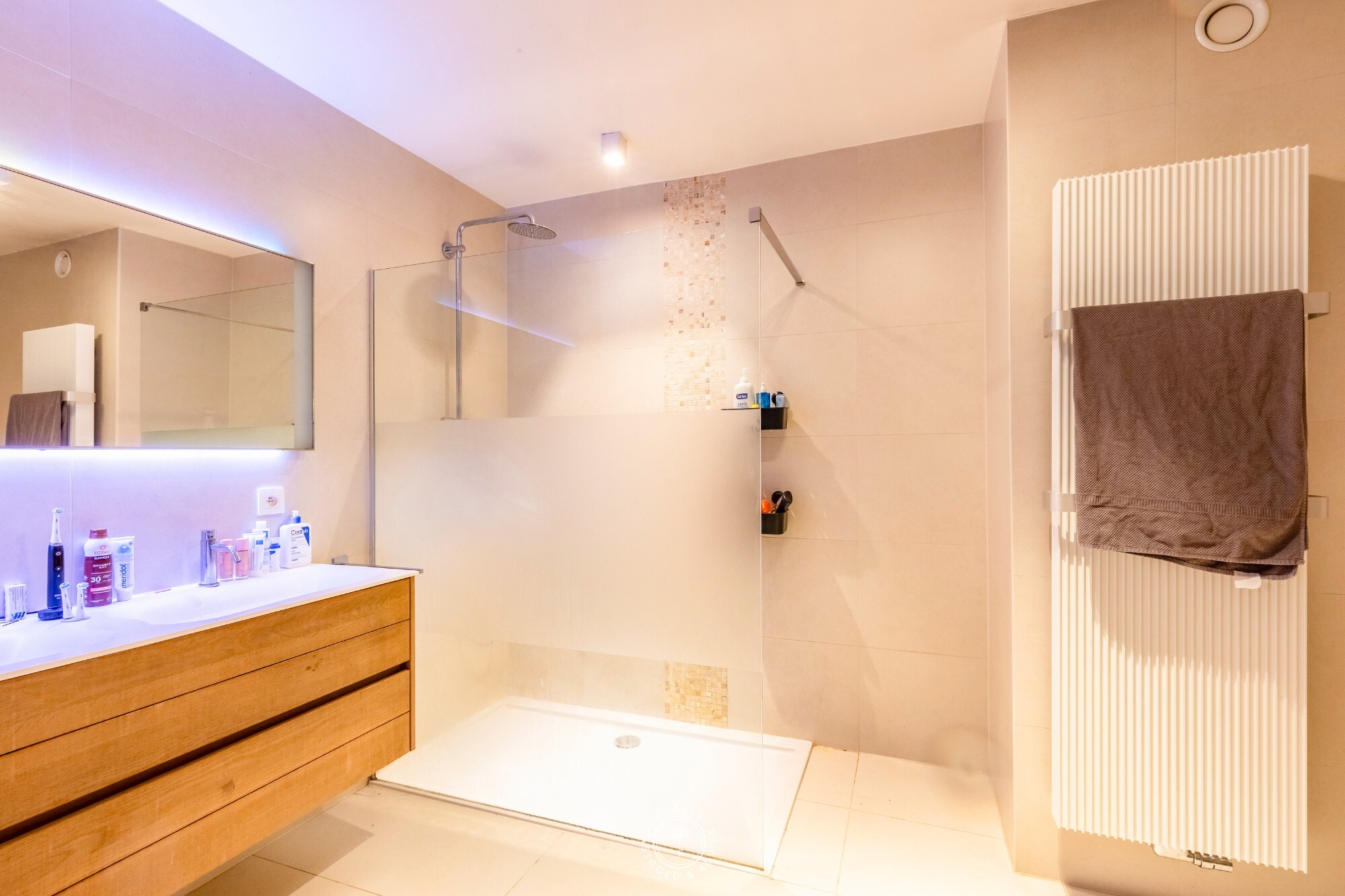 Ruim penthouse met 3 slaapkamers en 3 terrassen