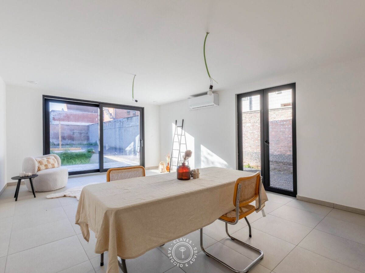 Ingrijpende energetische renovatie: gelijkvloers appartement met een zonnig terras aan 2%