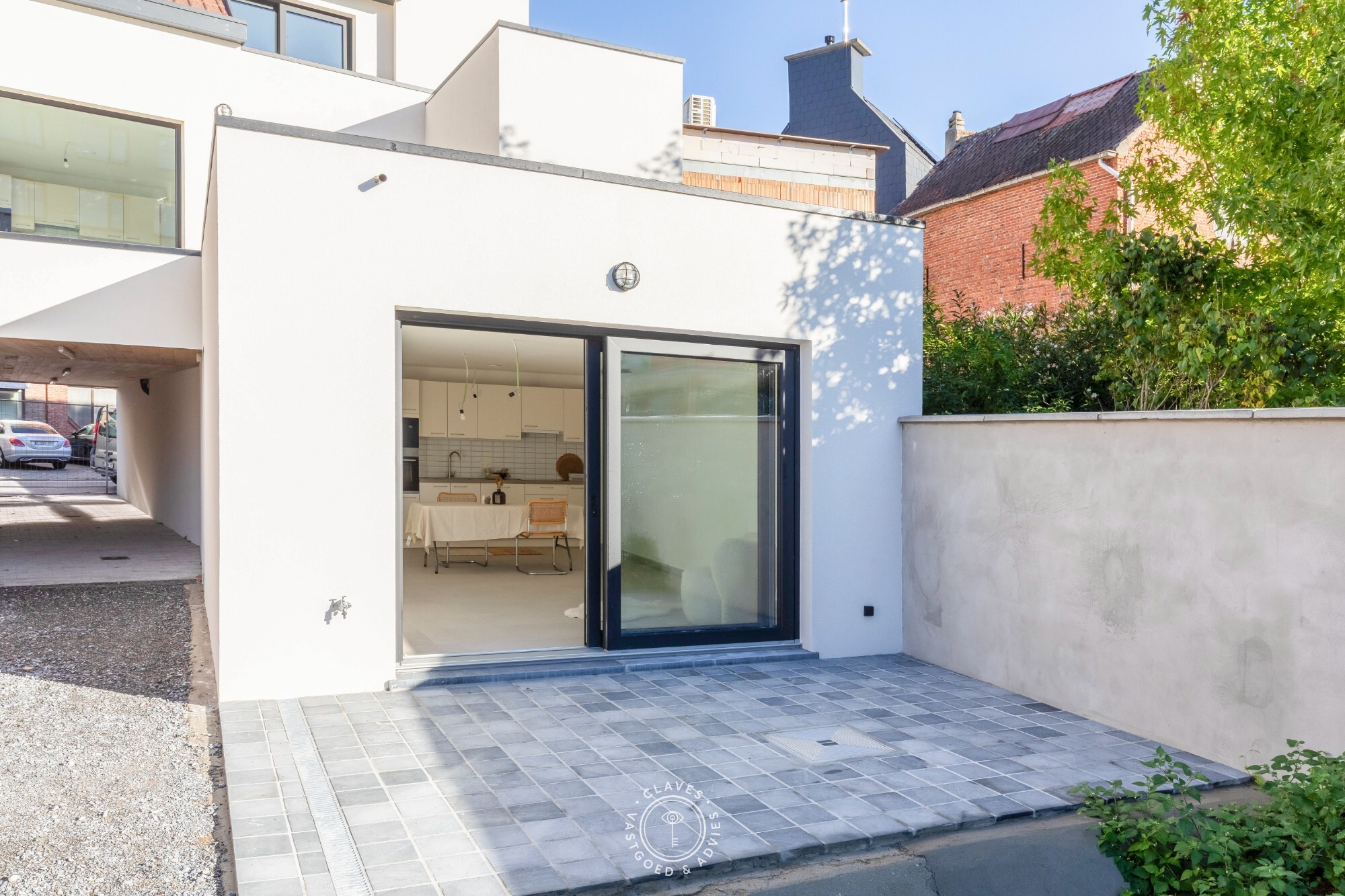 Ingrijpende energetische renovatie: gelijkvloers appartement met een zonnig terras aan 2%