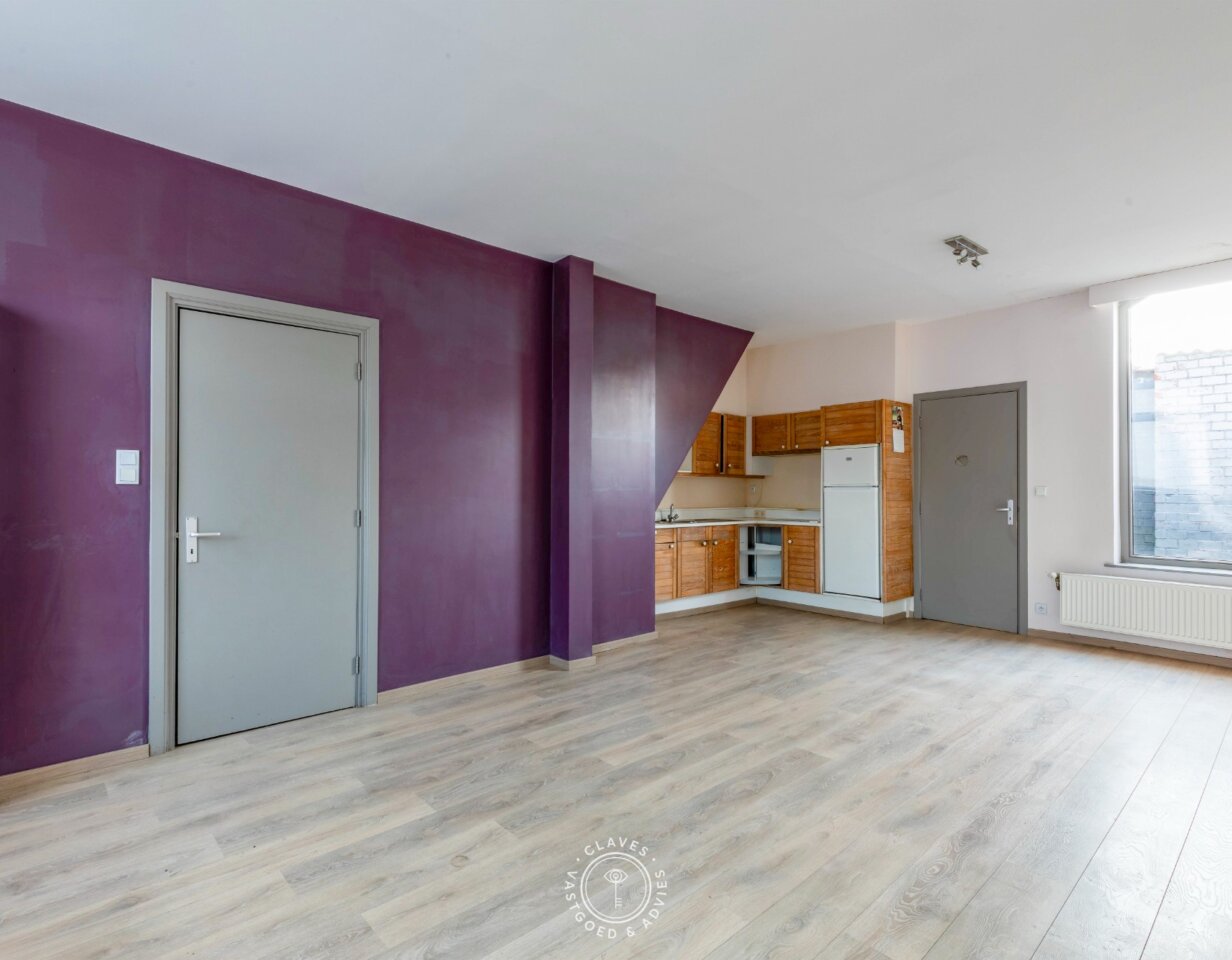 Te renoveren rijwoning met mogelijkheden in het hart van Nieuwkerken-Waas