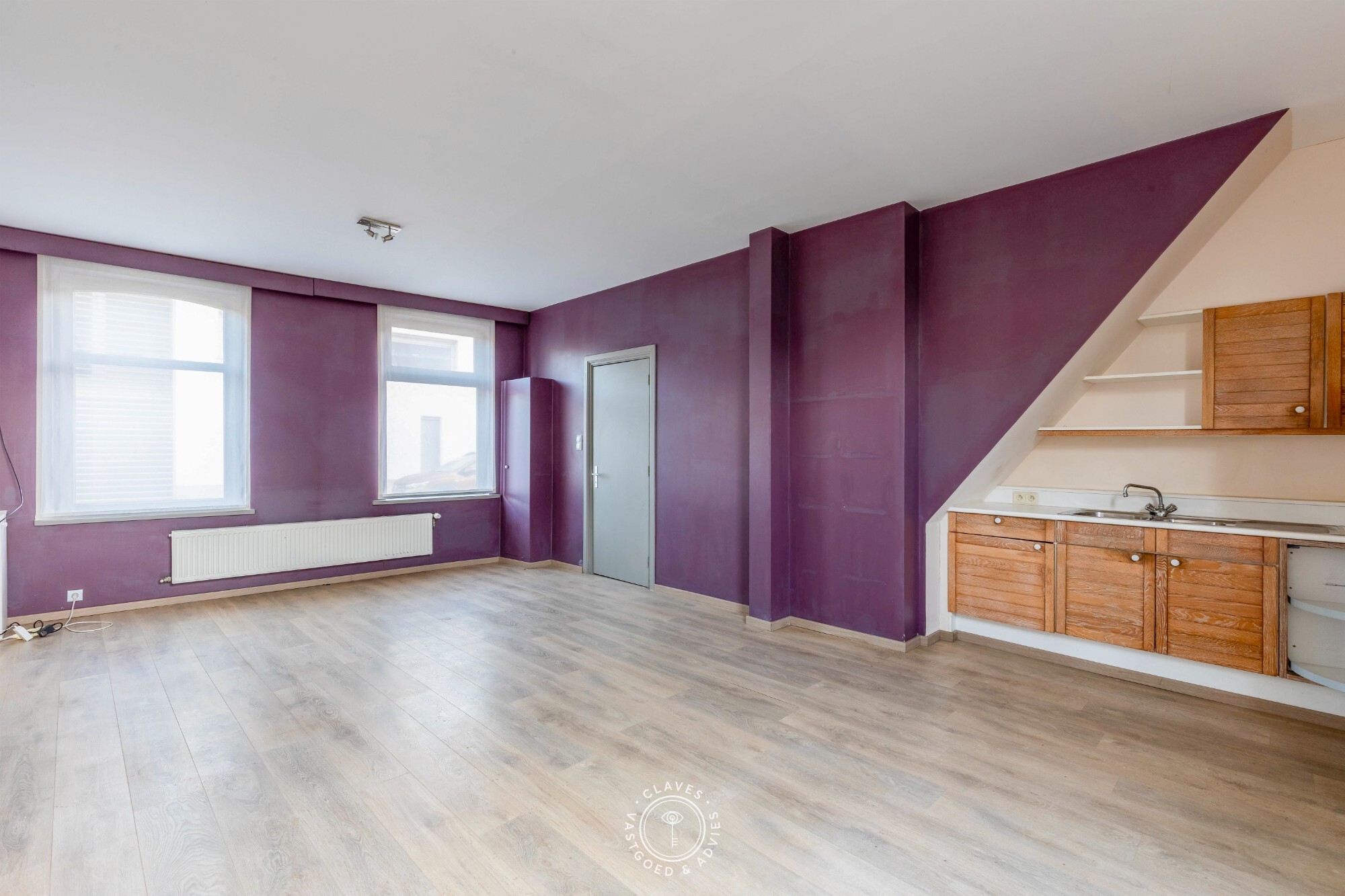Te renoveren rijwoning met mogelijkheden in het hart van Nieuwkerken-Waas
