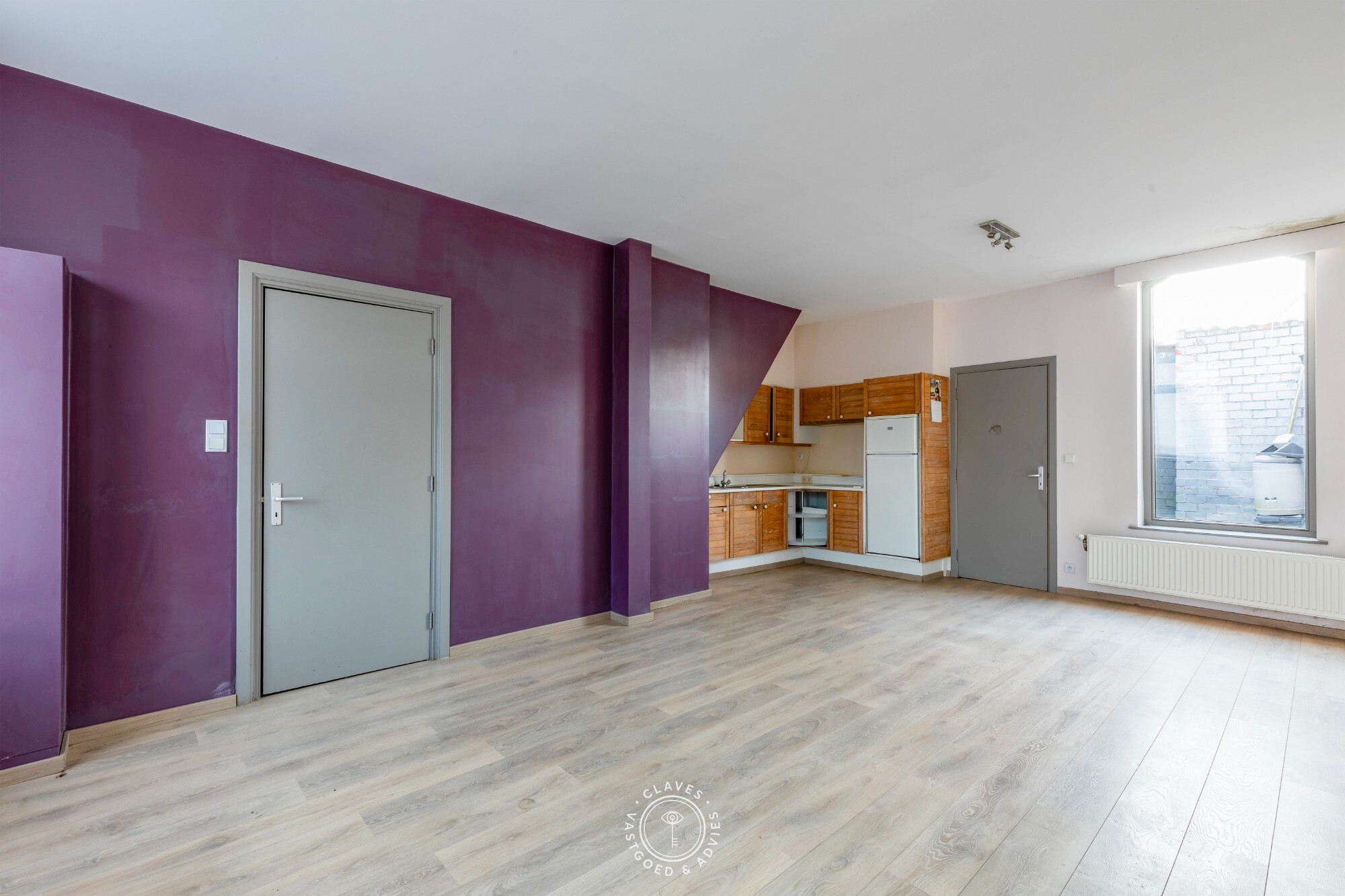 Te renoveren rijwoning met mogelijkheden in het hart van Nieuwkerken-Waas