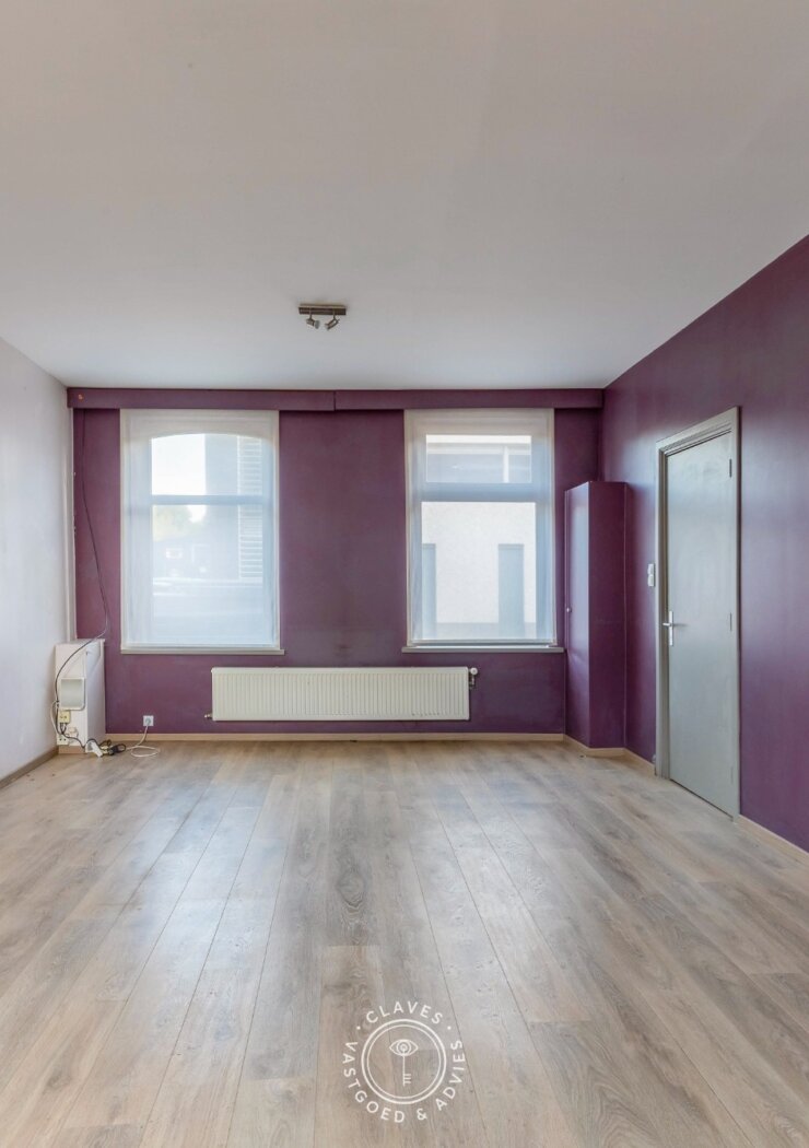 Te renoveren rijwoning met mogelijkheden in het hart van Nieuwkerken-Waas