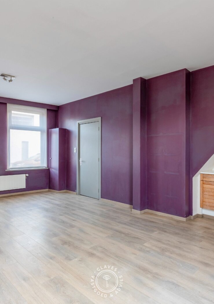 Te renoveren rijwoning met mogelijkheden in het hart van Nieuwkerken-Waas