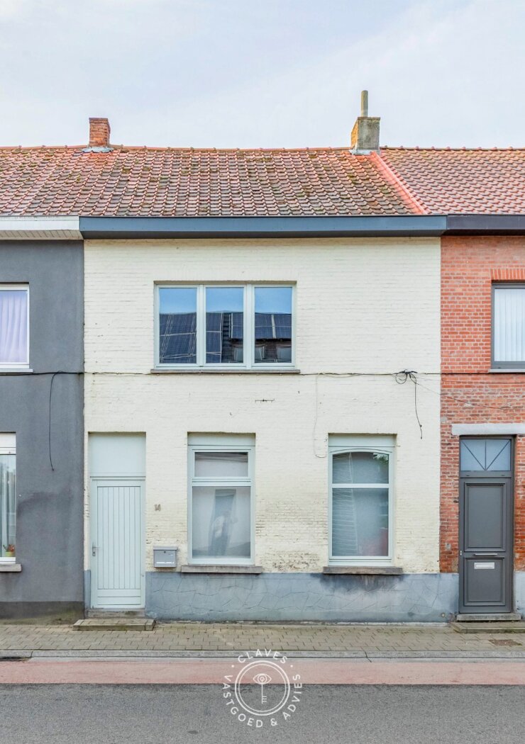 Te renoveren rijwoning met mogelijkheden in het hart van Nieuwkerken-Waas