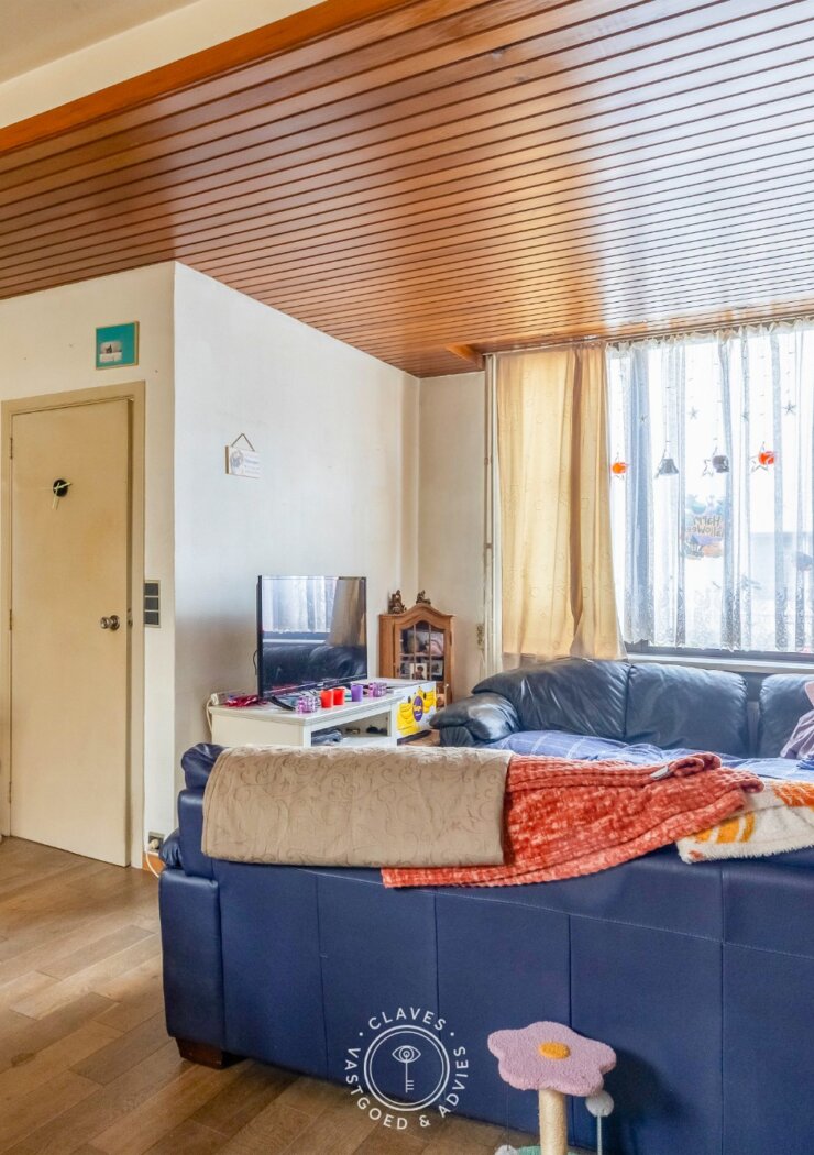 Te renoveren rijwoning met ruime garage en tal van mogelijkheden in Temse