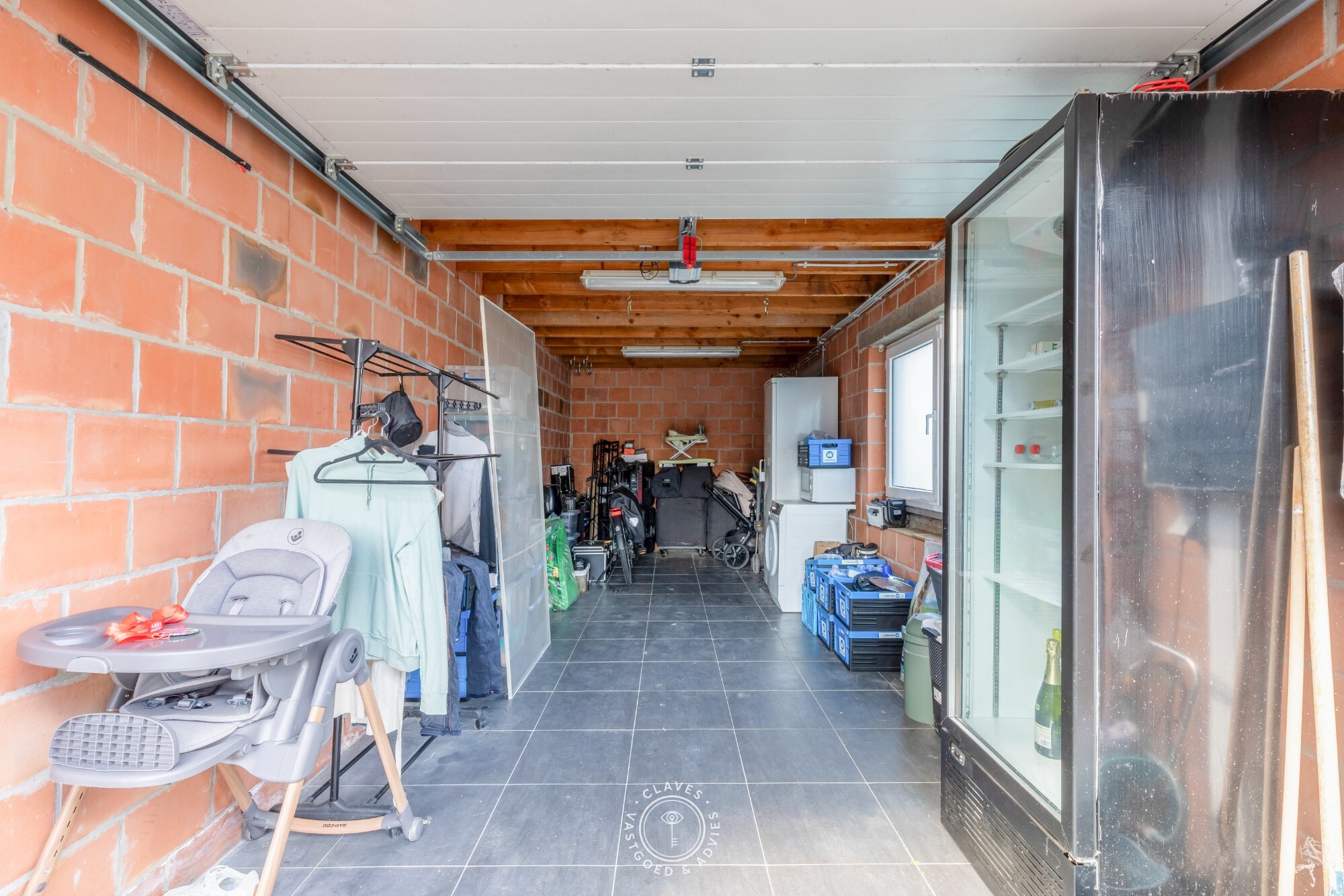Vernieuwde halfopen bebouwing met grote tuin