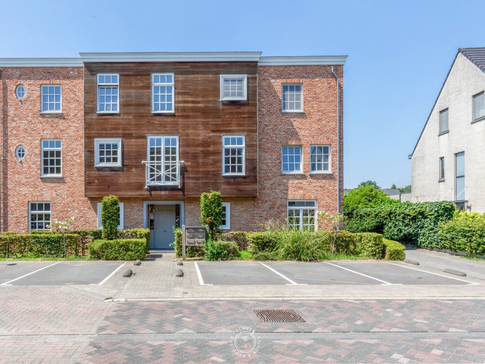 Doordacht drieslaapkamerappartement op residentiële locatie