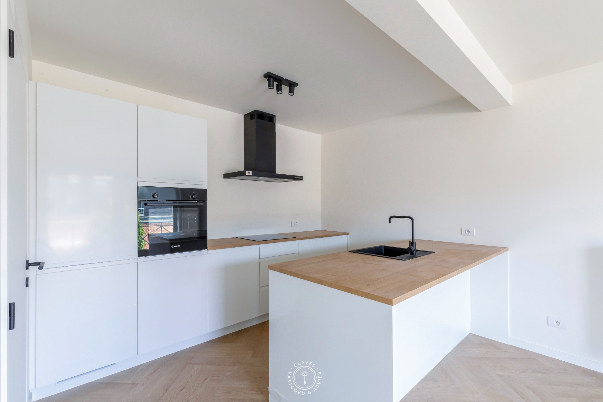 Doordacht drieslaapkamerappartement op residentiële locatie