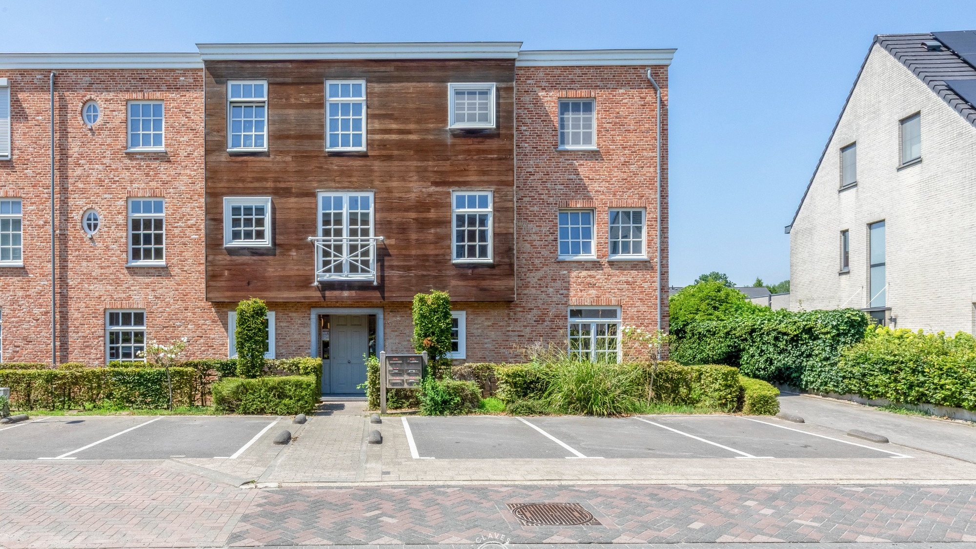 Doordacht drieslaapkamerappartement op residentiële locatie