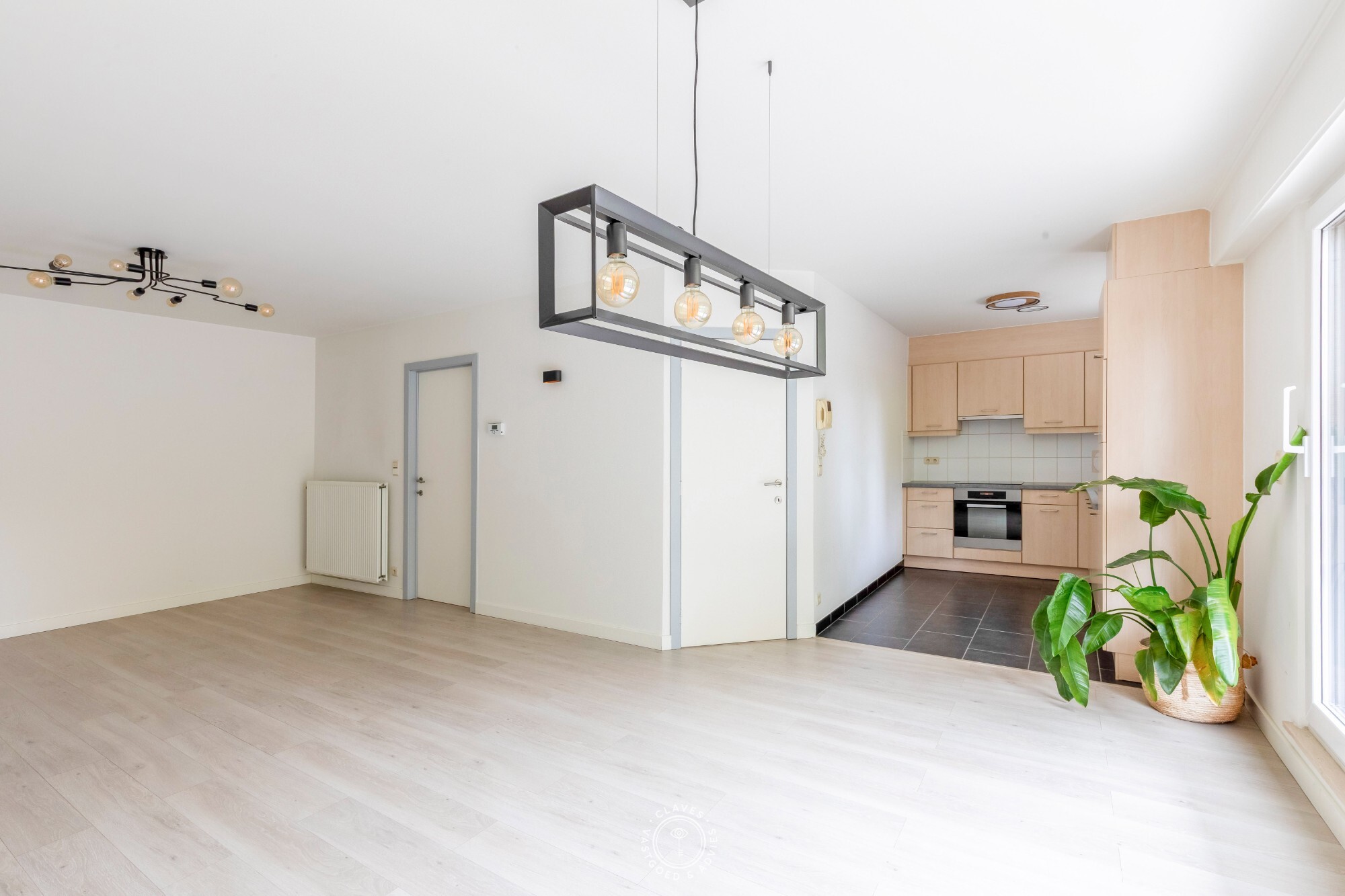 Verzorgd 2 slaapkamer appartement met ruim terras en autostaanplaats