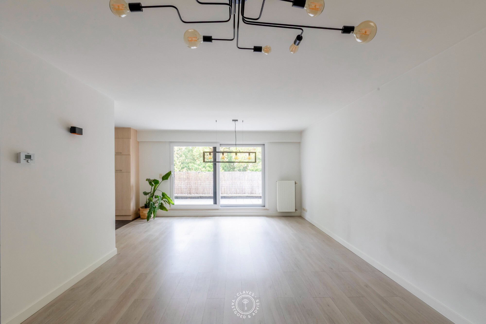 Verzorgd 2 slaapkamer appartement met ruim terras en autostaanplaats