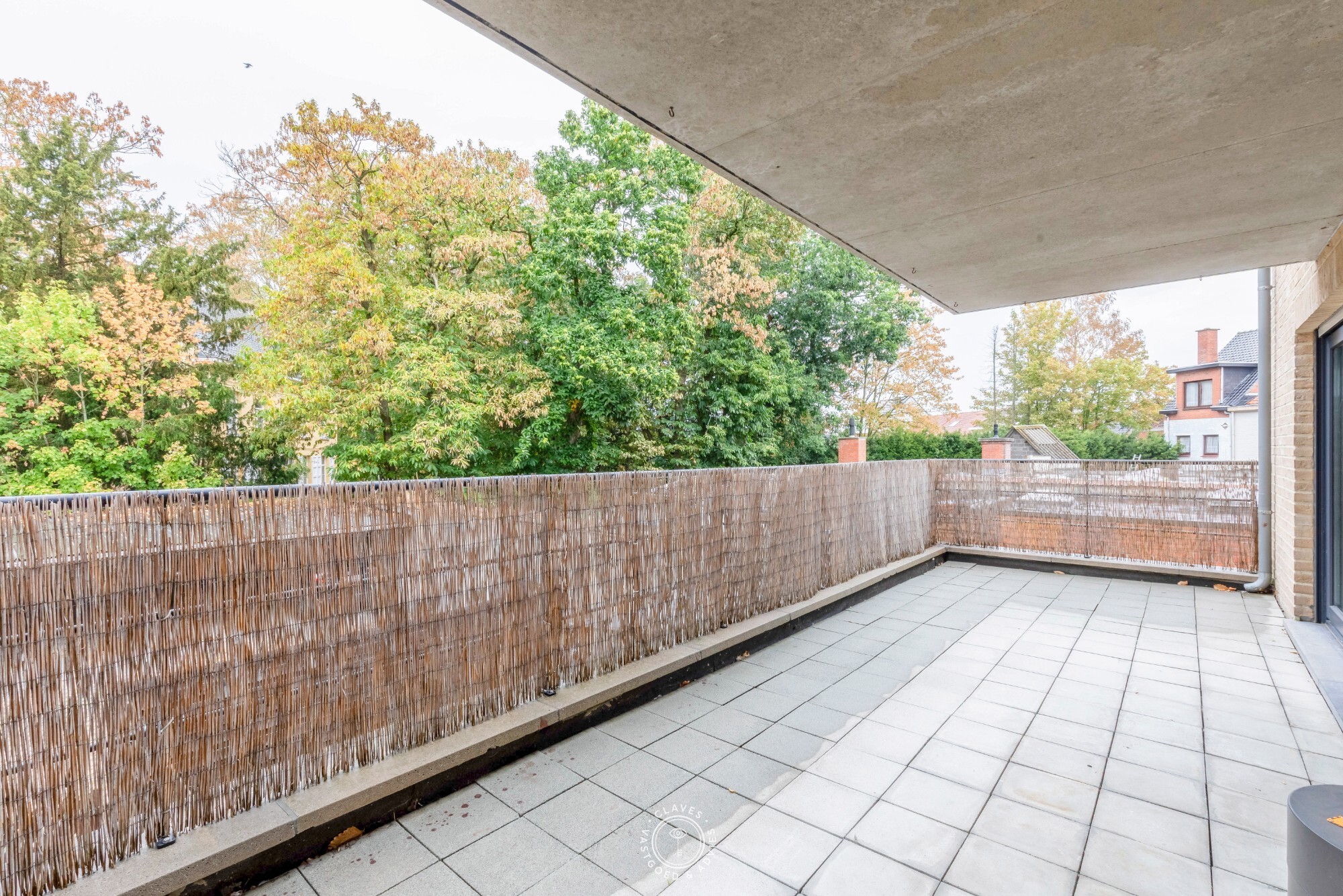 Verzorgd 2 slaapkamer appartement met ruim terras en autostaanplaats
