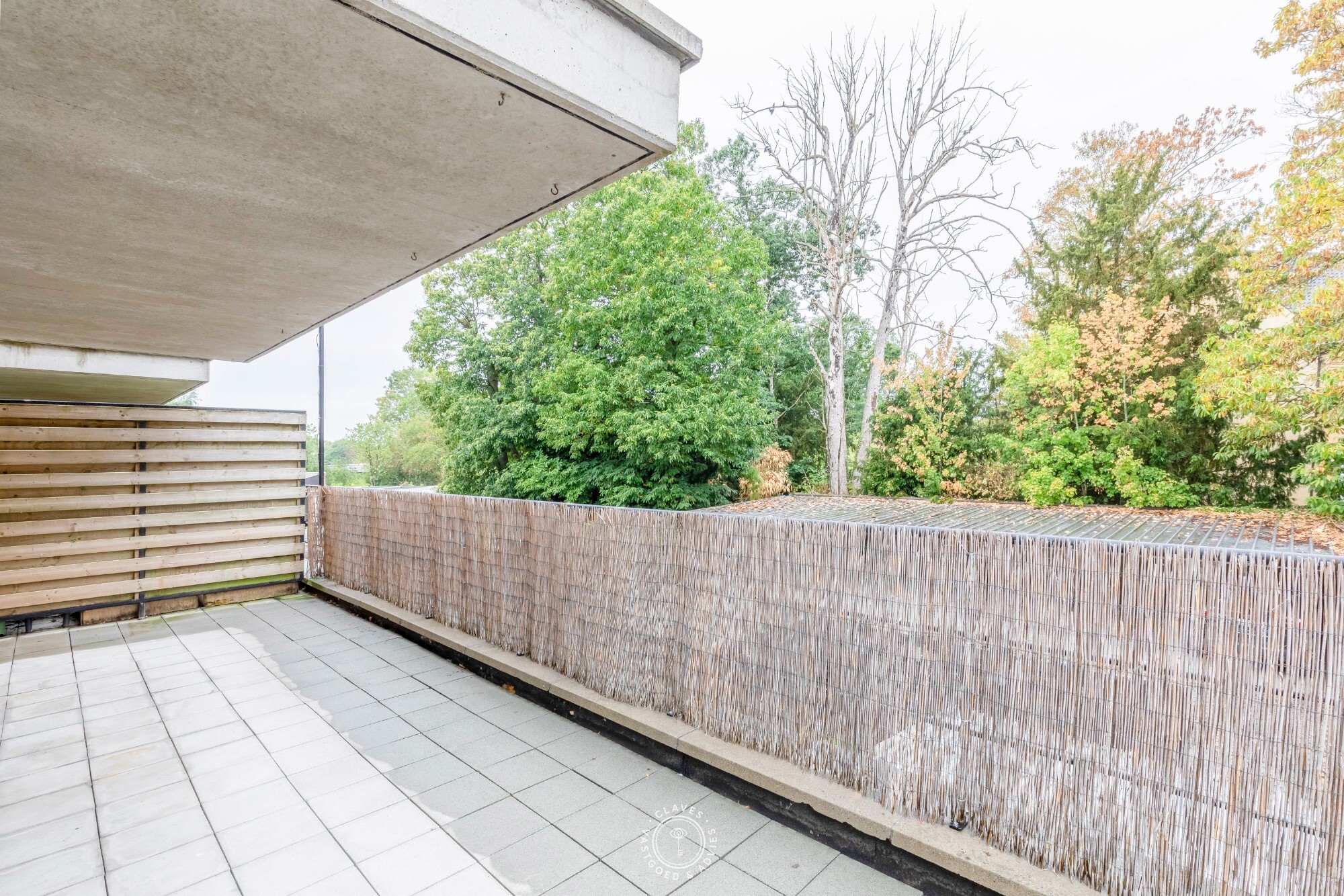 Verzorgd 2 slaapkamer appartement met ruim terras en autostaanplaats