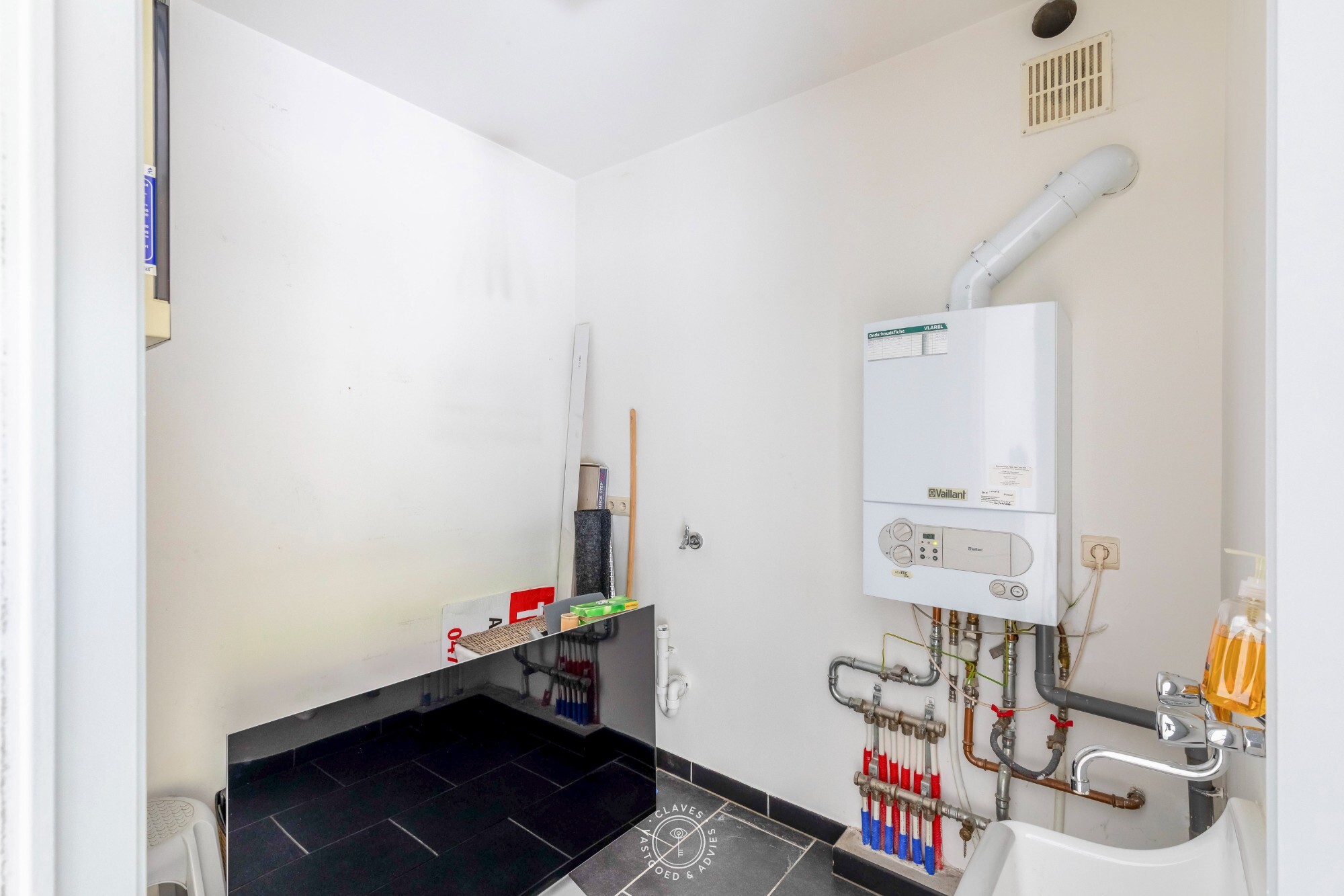 Verzorgd 2 slaapkamer appartement met ruim terras en autostaanplaats
