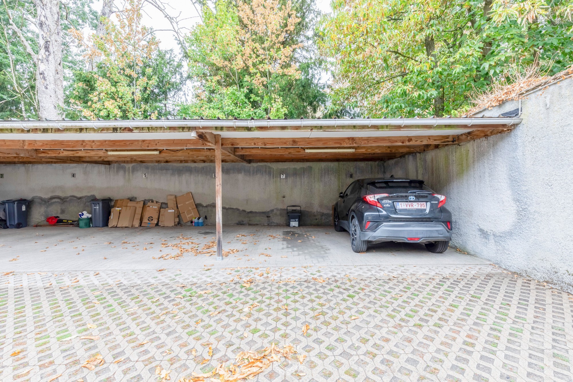 Verzorgd 2 slaapkamer appartement met ruim terras en autostaanplaats