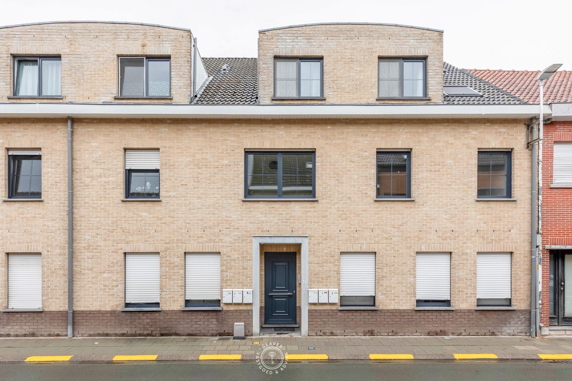 Verzorgd 2 slaapkamer appartement met ruim terras en autostaanplaats