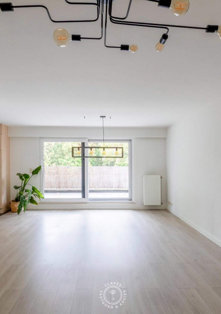 Verzorgd 2 slaapkamer appartement met ruim terras en autostaanplaats