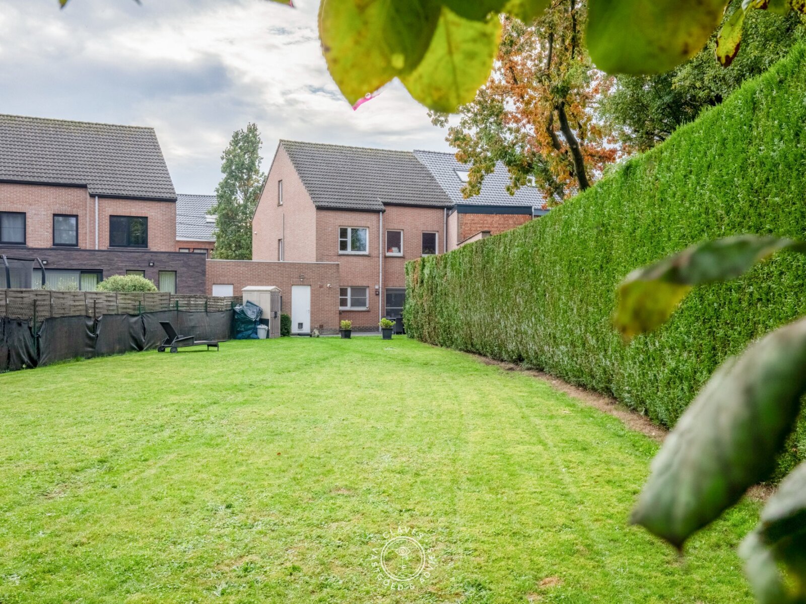 Instapklare gezinswoning met 3 slaapkamers, garage en verrassend ruime tuin in Sint-Niklaas