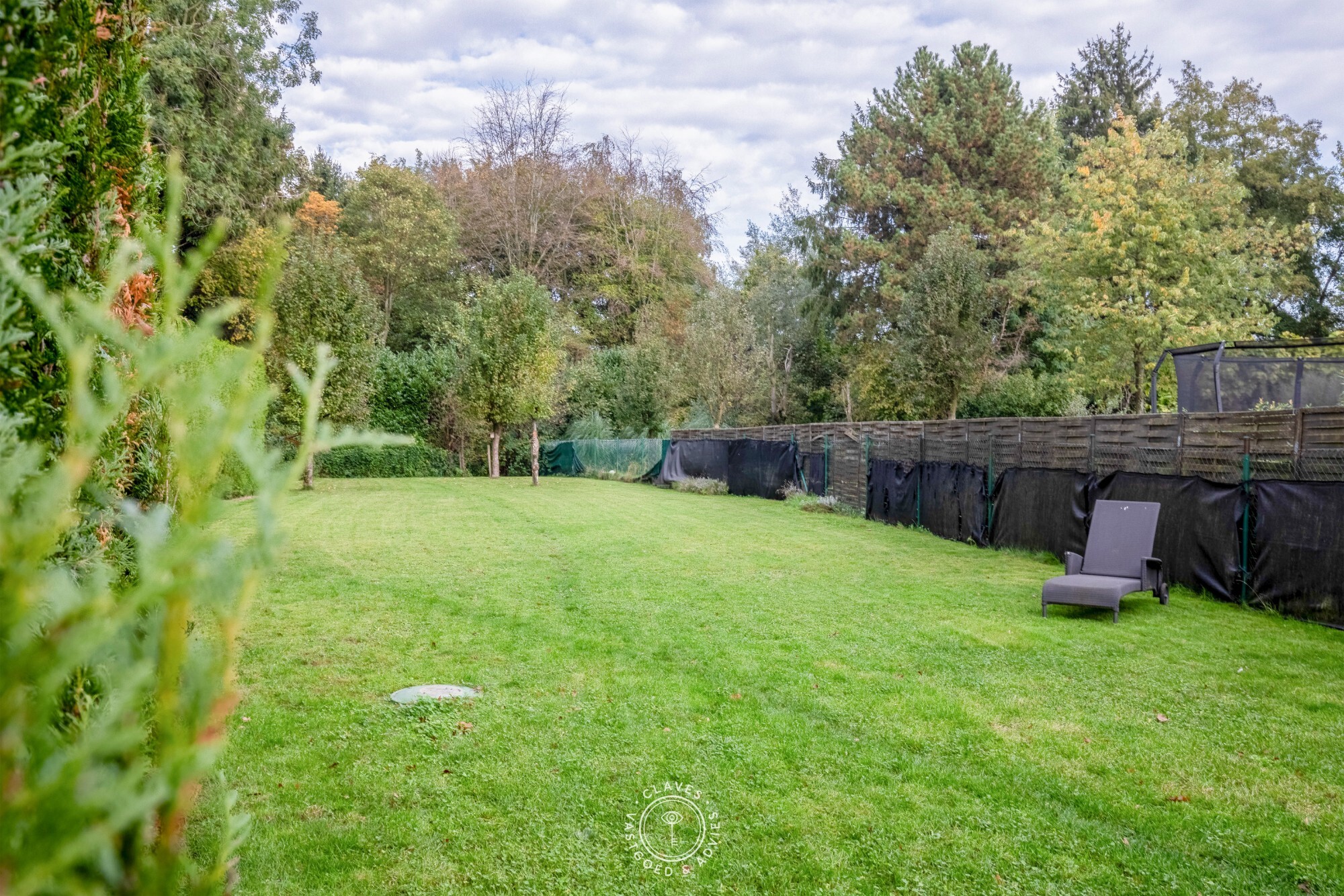 Instapklare gezinswoning met 3 slaapkamers, garage en verrassend ruime tuin in Sint-Niklaas