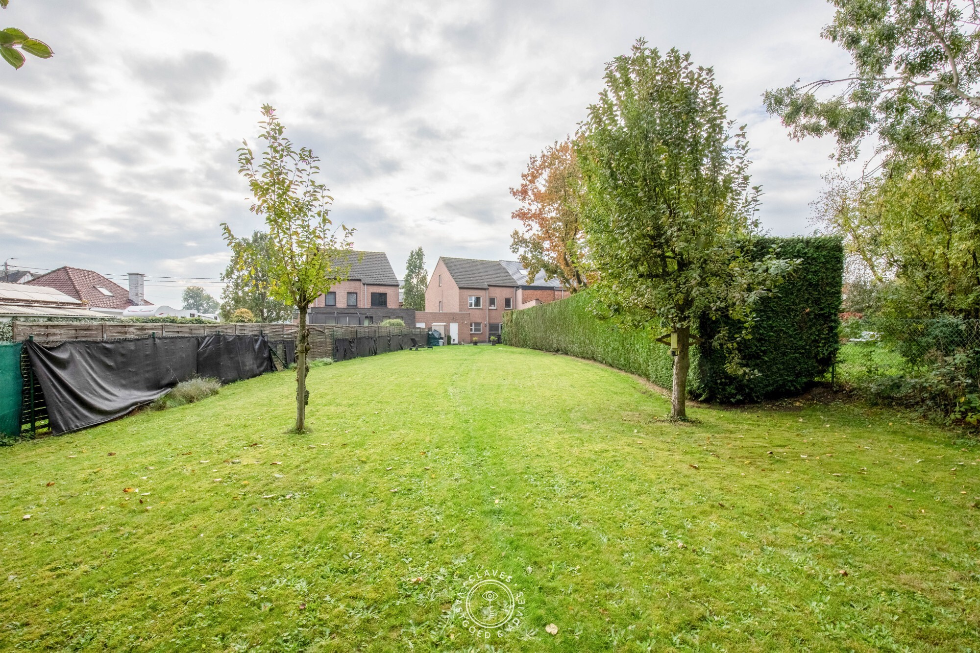 Instapklare gezinswoning met 3 slaapkamers, garage en verrassend ruime tuin in Sint-Niklaas