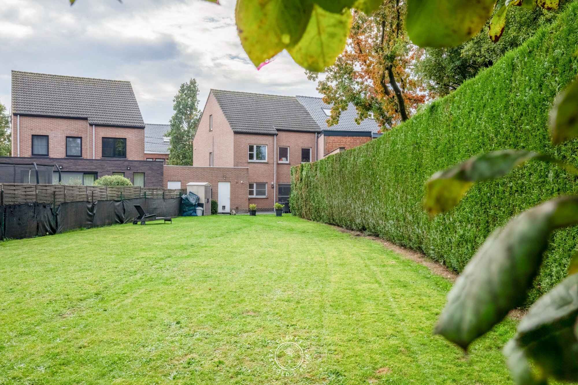 Instapklare gezinswoning met 3 slaapkamers, garage en verrassend ruime tuin in Sint-Niklaas