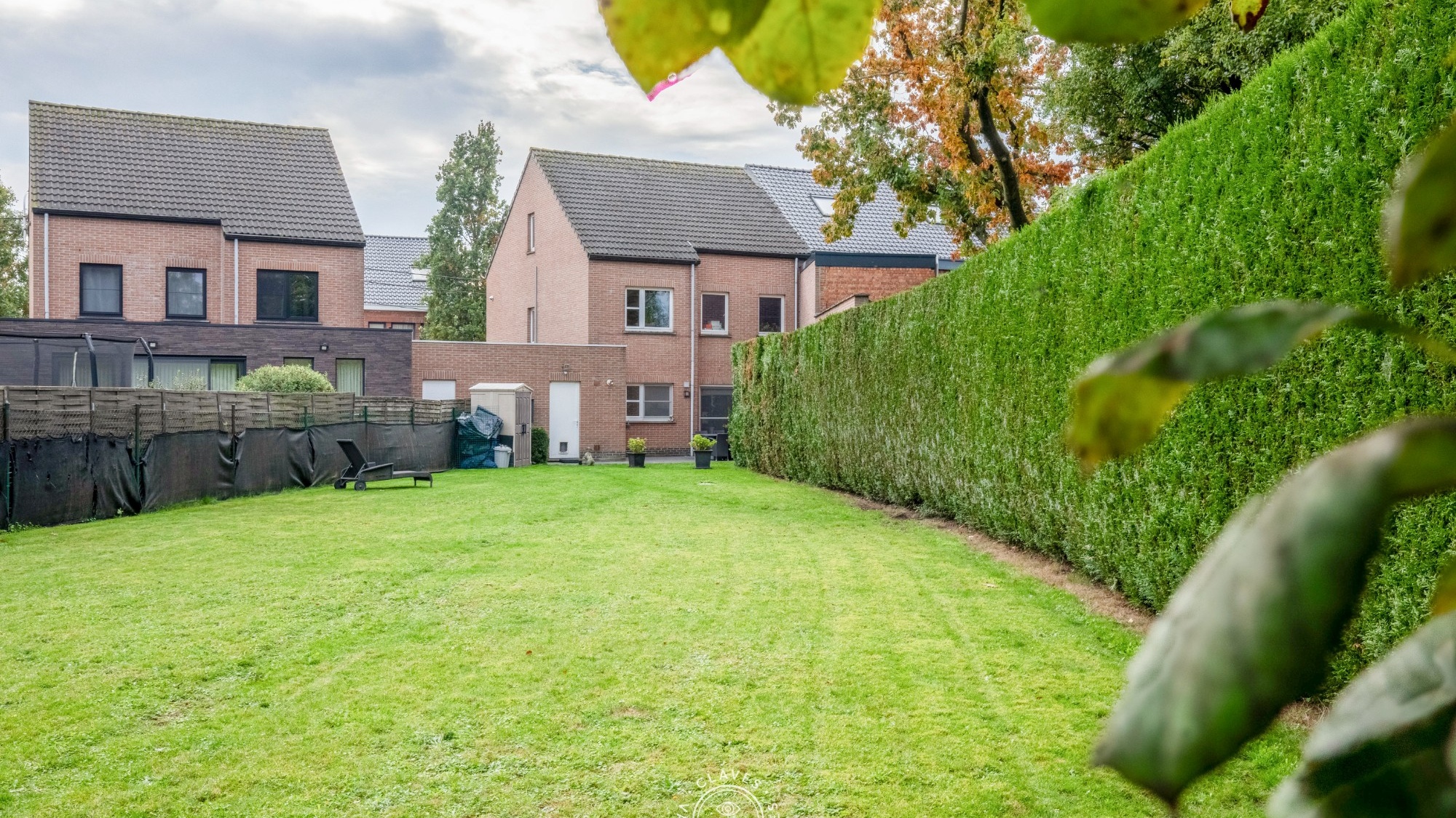 Instapklare gezinswoning met 3 slaapkamers, garage en verrassend ruime tuin in Sint-Niklaas