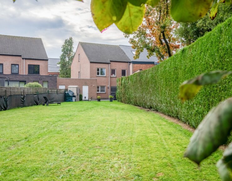 Instapklare gezinswoning met 3 slaapkamers, garage en verrassend ruime tuin in Sint-Niklaas