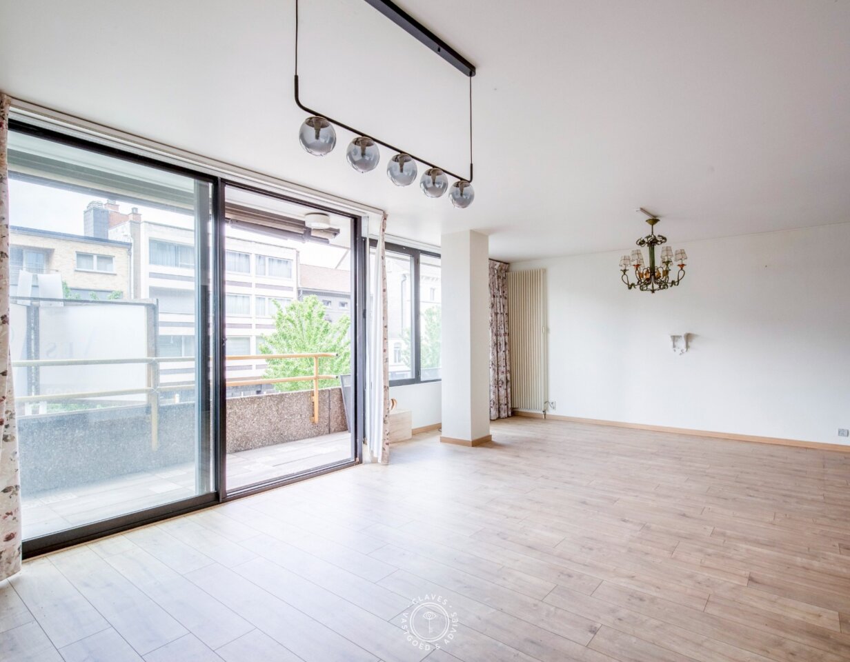 Ruim 3-slaapkamerappartement op interessante centrale ligging in Sint-Niklaas