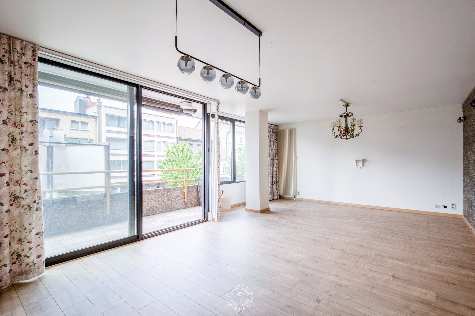 Ruim 3-slaapkamerappartement op interessante centrale ligging in Sint-Niklaas